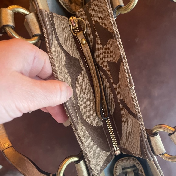 Coach - Picture 4 of 8